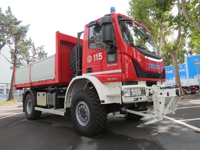 Magirus especialista en vehículos de bomberos, toma en este caso la base de un Iveco Eurocargo 4x4.
